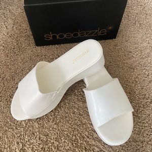 Shoe Dazzle Fahari Wedges- white size 11